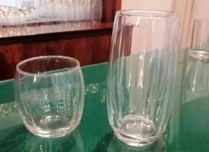 Juego De 16 Vasos De Cristal En 2 Tamaños Diferentes Para 8 Personas  Precio 520 Foto1